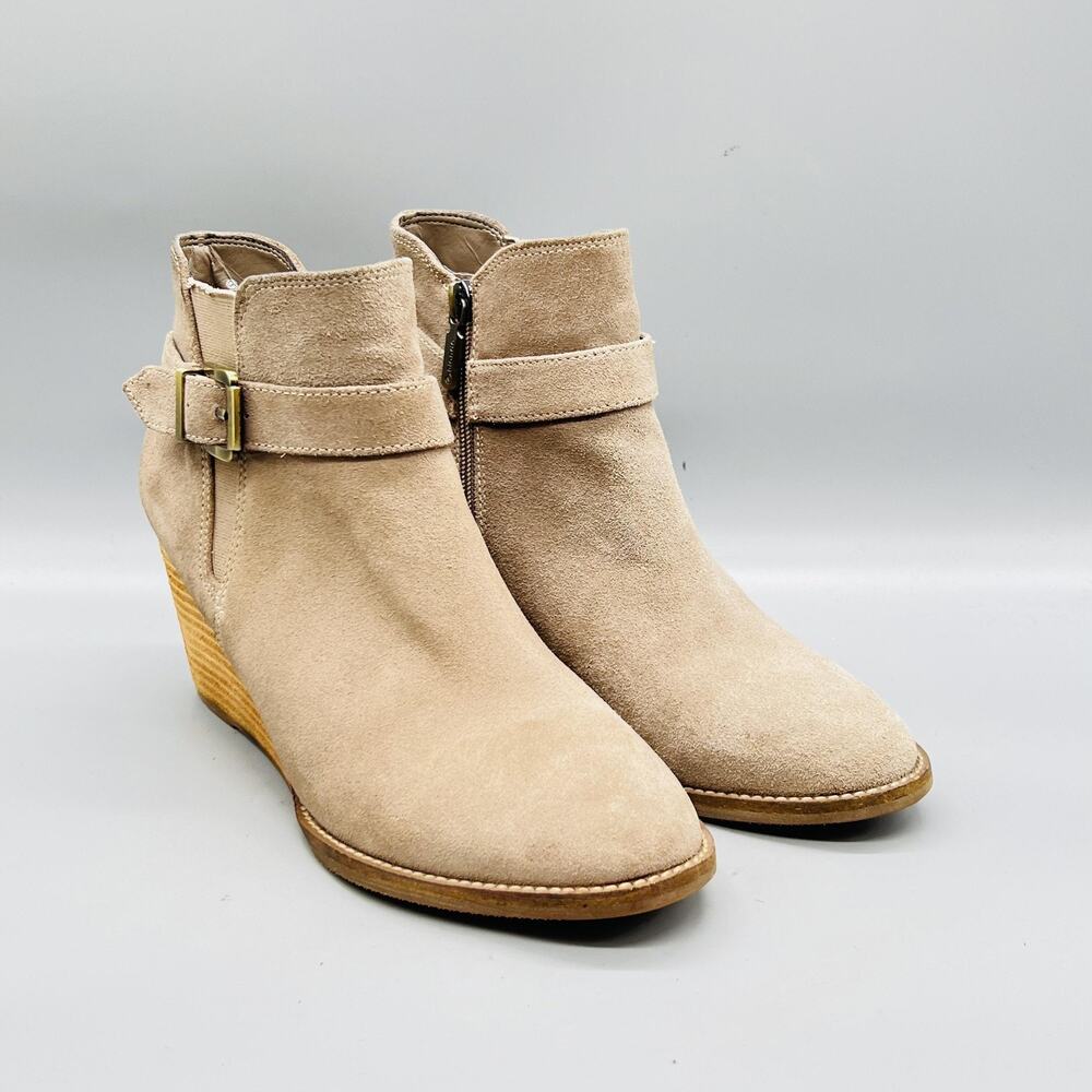 Blondo Boots Womens 9 Beige Suede Waterproof Ankle Wedge Buckle Strap Zip Shoes - Picture 2 of 11